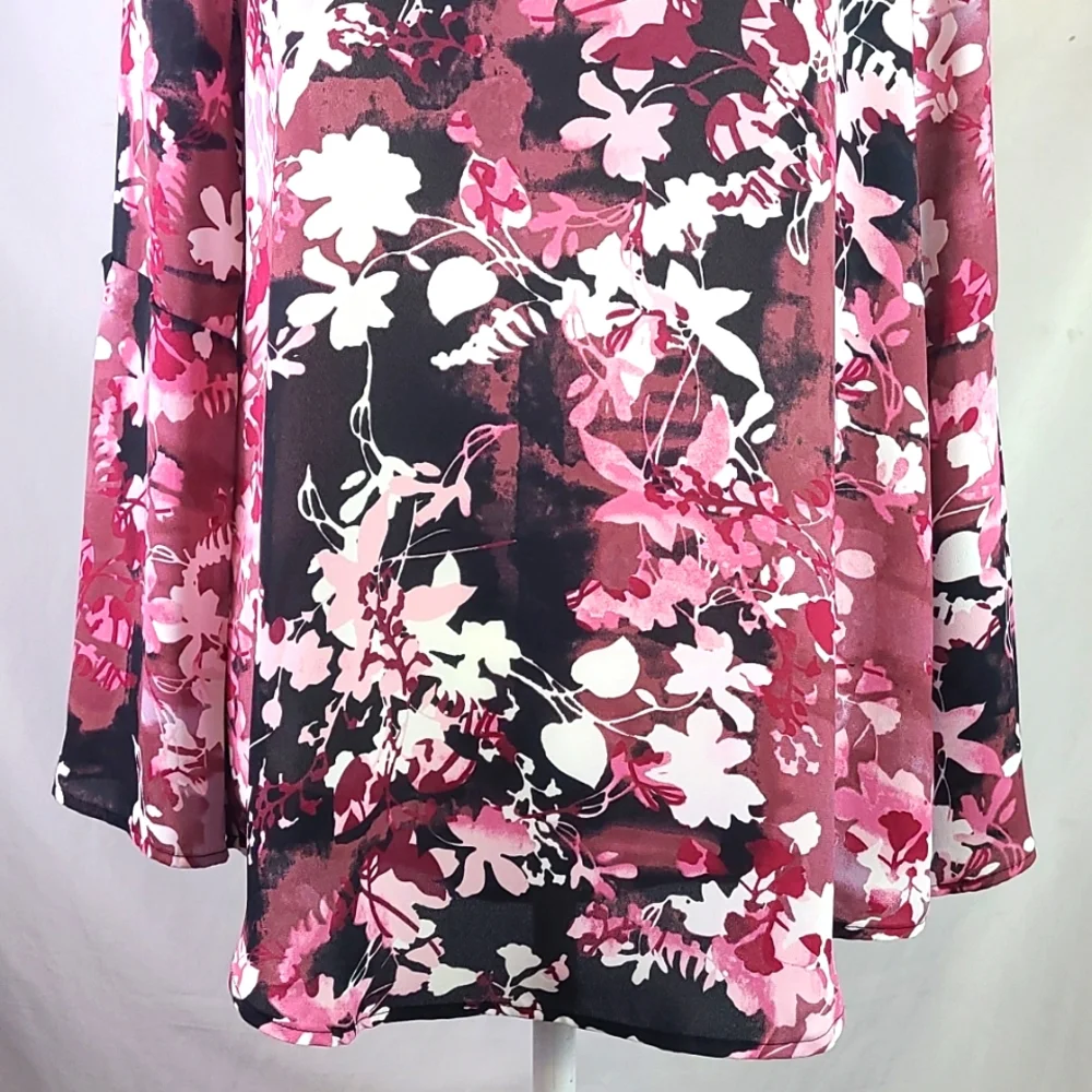 Quintessential Split Sleeve Blouse - Picture 4 of 14